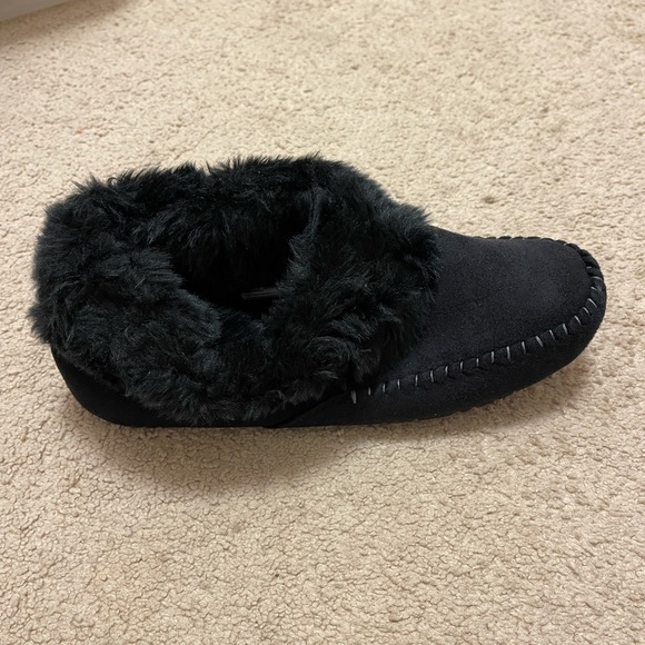 Old navy black moccasins size 9 never worn - Picture 2 of 2